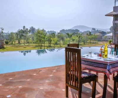 https://imgcld.yatra.com/ytimages/image/upload/t_hotel_yatra_city_desktop/v1497255206/Hotel/Ranthambore/00056306/16-swimming-pool_4Ge5pQ.jpg