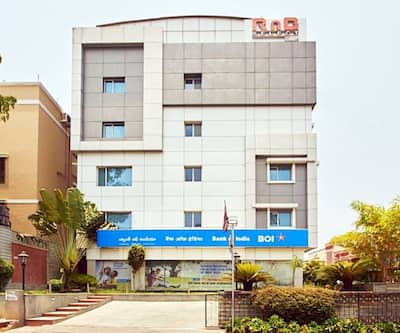 https://imgcld.yatra.com/ytimages/image/upload/t_hotel_yatra_city_desktop/v1497345407/Hotel/Hyderabad/00005061/1_Facade_NeGyyt.jpg