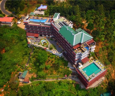 https://imgcld.yatra.com/ytimages/image/upload/t_hotel_yatra_city_desktop/v1497421336/Hotel/Munnar/00027117/Facade_Picture_2_jFlHLK.jpg