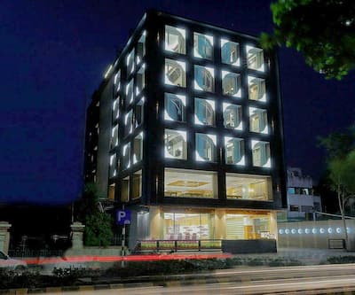 https://imgcld.yatra.com/ytimages/image/upload/t_hotel_yatra_city_desktop/v1498726021/Hotel/Ahmedabad/00088353/Overview_dwTZrt.jpg