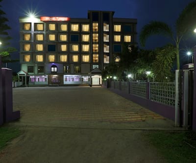 https://imgcld.yatra.com/ytimages/image/upload/t_hotel_yatra_city_desktop/v1499842505/Hotel/Jorhat/00088399/Overview_r38HMe.jpg