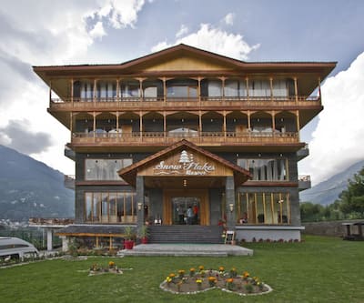 https://imgcld.yatra.com/ytimages/image/upload/t_hotel_yatra_city_desktop/v1500872522/Hotel/Manali/00088871/Overview_r8HpS3.jpg