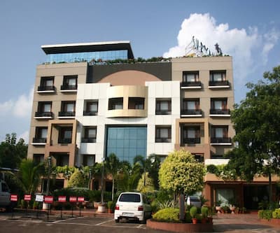 https://imgcld.yatra.com/ytimages/image/upload/t_hotel_yatra_city_desktop/v1500964888/Hotel/Bhubaneswar/00041800/Overview_lqLNtv.jpg