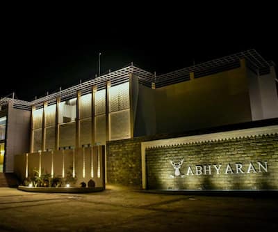 https://imgcld.yatra.com/ytimages/image/upload/t_hotel_yatra_city_desktop/v1502256639/Hotel/Ranthambore/00094387/Nightview_Igcngp.jpg