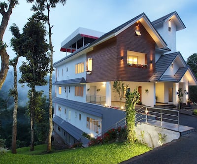 https://imgcld.yatra.com/ytimages/image/upload/t_hotel_yatra_city_desktop/v1502428998/Hotel/Munnar/00007585/Overview_UvEqy1.jpg