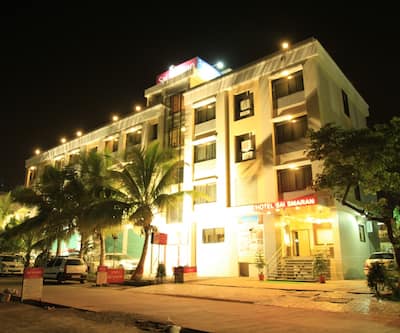 https://imgcld.yatra.com/ytimages/image/upload/t_hotel_yatra_city_desktop/v1502709917/Hotel/Shirdi/00007661/HOTELS_NIGHT_VIEW_A6ptRy.jpg