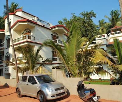 https://imgcld.yatra.com/ytimages/image/upload/t_hotel_yatra_city_desktop/v1503046482/Hotel/Goa/00017631/Facade_Image_DO6iyI.jpg