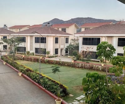 https://imgcld.yatra.com/ytimages/image/upload/t_hotel_yatra_city_desktop/v1503058166/Hotel/Igatpuri/00026515/Overview_NNWEql.jpg