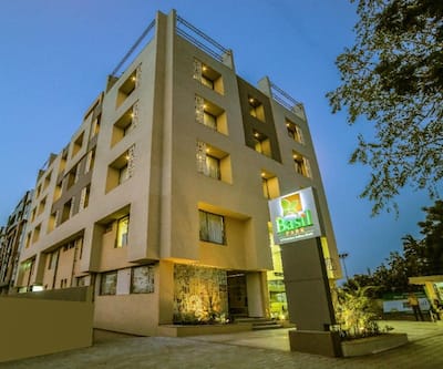 https://imgcld.yatra.com/ytimages/image/upload/t_hotel_yatra_city_desktop/v1503298103/Hotel/Bhavnagar/00038915/Overview_sCMVk7.jpg