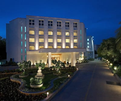 https://imgcld.yatra.com/ytimages/image/upload/t_hotel_yatra_city_desktop/v1505710707/Hotel/Hyderabad/00008515/Ov_v4ULPx.jpg