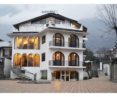 https://imgcld.yatra.com/ytimages/image/upload/t_hotel_yatra_city_desktop/v1506917067/Hotel/Srinagar/00101856/facade_m46PKo.jpg