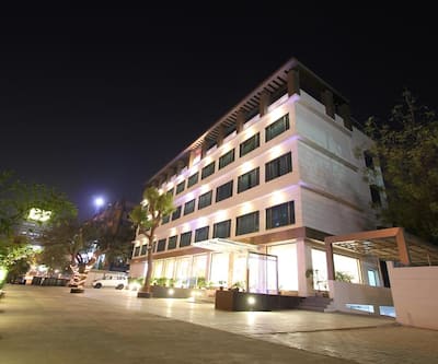 https://imgcld.yatra.com/ytimages/image/upload/t_hotel_yatra_city_desktop/v1509432592/Hotel/Ahmedabad/00007819/Exterior_(1)_4j2qXs.jpg