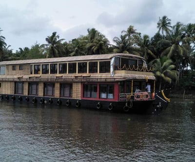 https://imgcld.yatra.com/ytimages/image/upload/t_hotel_yatra_city_desktop/v1511503809/Hotel/Alappuzha/00105509/unnamed_(43)_qD7RU8.jpg