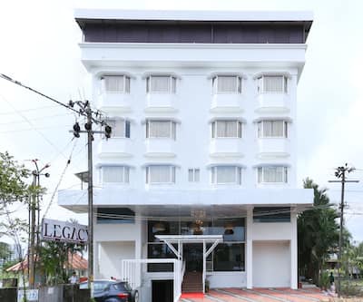 https://imgcld.yatra.com/ytimages/image/upload/t_hotel_yatra_city_desktop/v1511852846/Hotel/Kochi/00016078/Facade_(10)-Edit-Edit_U9YkSB.jpg