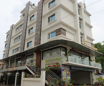 https://imgcld.yatra.com/ytimages/image/upload/t_hotel_yatra_city_desktop/v1514435147/Hotel/Visakhapatnam/00096312/Ov_IPolBY.jpg