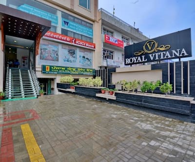 https://imgcld.yatra.com/ytimages/image/upload/t_hotel_yatra_city_desktop/v1514965020/Hotel/00071408/Exterior_ljBYYp.jpg