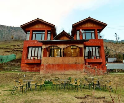 https://imgcld.yatra.com/ytimages/image/upload/t_hotel_yatra_city_desktop/v1517224757/Hotel/Pahalgam/00013661/Facade_L1JD31.jpg