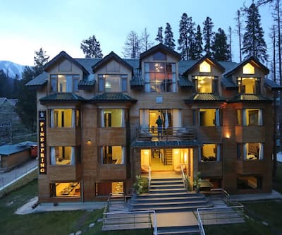 https://imgcld.yatra.com/ytimages/image/upload/t_hotel_yatra_city_desktop/v1522234383/Hotel/Gulmarg/00007932/10_nmxSf2.jpg