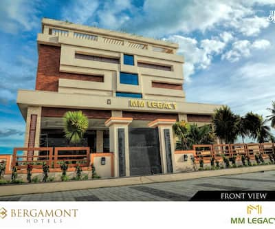 https://imgcld.yatra.com/ytimages/image/upload/t_hotel_yatra_city_desktop/v1529479774/Hotel/Kanchipuram/00126312/Exterior_j8FOYQ.jpg