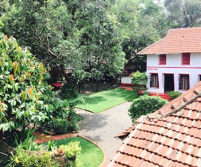 https://imgcld.yatra.com/ytimages/image/upload/t_hotel_yatra_city_desktop/v1529931887/Hotel/Kochi/00010088/Eden_Garden_Homestay_-Exterior_(2)_dn98cj.jpg