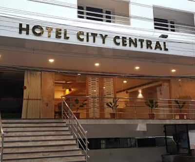 https://imgcld.yatra.com/ytimages/image/upload/t_hotel_yatra_city_desktop/v1532615979/Hotel/Vijayawada/00122993/overview_HqLek5.jpg