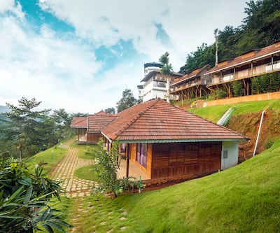 https://imgcld.yatra.com/ytimages/image/upload/t_hotel_yatra_city_desktop/v1536499424/Hotel/Munnar/00136771/file_fdywtl.jpg