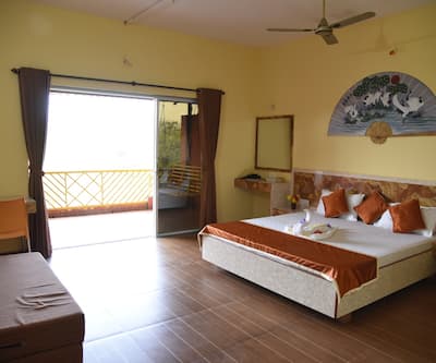 https://imgcld.yatra.com/ytimages/image/upload/t_hotel_yatra_city_desktop/v1546860947/Hotel/Thane/00015603/Interior_of_Luxury_Cottage_Ks777x.jpg