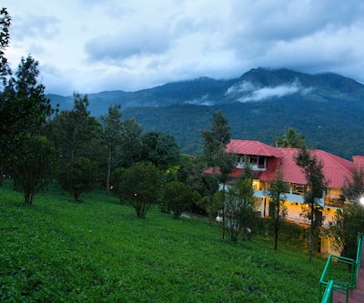 https://imgcld.yatra.com/ytimages/image/upload/t_hotel_yatra_city_desktop/v1549002997/Hotel/Munnar/00017623/IMG-20170812-WA0082_wQfLQ3.jpg