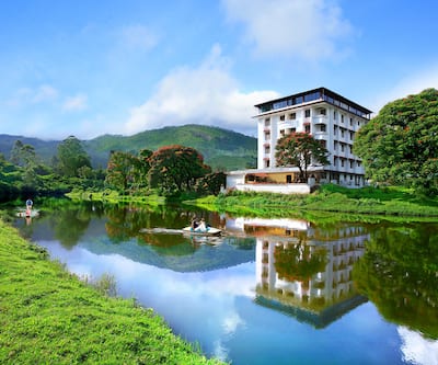 https://imgcld.yatra.com/ytimages/image/upload/t_hotel_yatra_city_desktop/v1550485505/Hotel/Munnar/00001216/Westwood_WTZPn2.jpg