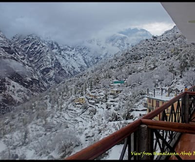 https://imgcld.yatra.com/ytimages/image/upload/t_hotel_yatra_city_desktop/v1558084092/Hotel/Joshimath/00042377/himalayan-abode_CsMfjK.jpg