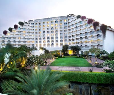 https://imgcld.yatra.com/ytimages/image/upload/t_hotel_yatra_city_desktop/v1558783408/Hotel/Hyderabad/00001738/73902780-H1-Hotel_Facade_XYMswP.jpg