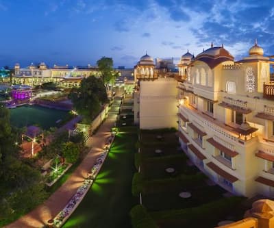 https://imgcld.yatra.com/ytimages/image/upload/t_hotel_yatra_city_desktop/v1558794927/Hotel/Jaipur/00000467/67418540-H1-JaiMahalPalace_Facade_ugxVqS.jpg