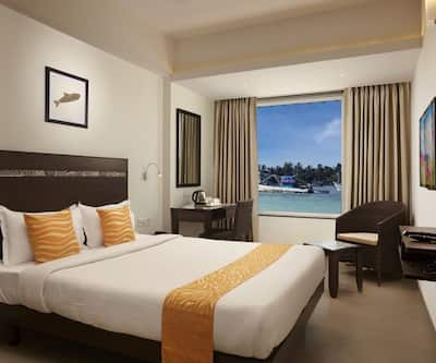 https://imgcld.yatra.com/ytimages/image/upload/t_hotel_yatra_city_desktop/v1561968060/Hotel/Goa/00156215/Standard_Room_8tVquF.jpg