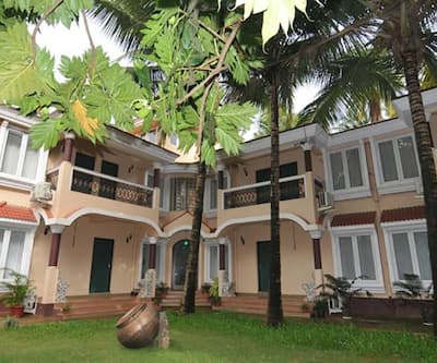 https://imgcld.yatra.com/ytimages/image/upload/t_hotel_yatra_city_desktop/v1562584166/Hotel/Goa/00034581/Overview_qeXTEe.jpg