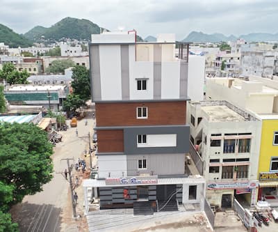 https://imgcld.yatra.com/ytimages/image/upload/t_hotel_yatra_city_desktop/v1570091661/Hotel/Vijayawada/00174809/DJI_0012_NJNrQO.jpg