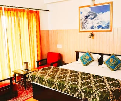 https://imgcld.yatra.com/ytimages/image/upload/t_hotel_yatra_city_desktop/v1574929021/Hotel/Mukteshwar/00176923/DELUXE_ROOM_0_Y9aprO.jpg