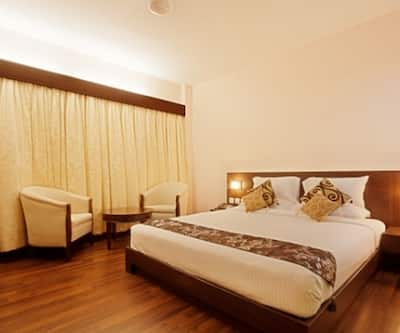 https://imgcld.yatra.com/ytimages/image/upload/t_hotel_yatra_city_desktop/v1588915891/Hotel/Rourkela/00024790/Superior_Room_96azTi.jpg