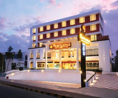 https://imgcld.yatra.com/ytimages/image/upload/t_hotel_yatra_city_desktop/v2523104134/Hotel/Kochi/00186453/exterior__pVlHTp.jpg