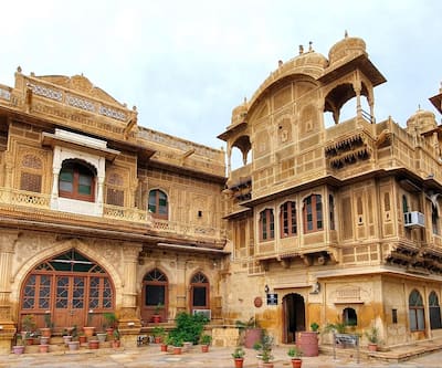 https://imgcld.yatra.com/ytimages/image/upload/t_hotel_yatra_city_desktop/v3278708542/Hotel/00000141/Mandir_Palace_in_Jaisalmer_FoO8Gz.jpg