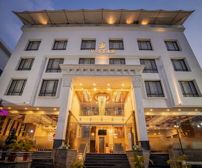 https://imgcld.yatra.com/ytimages/image/upload/t_hotel_yatra_city_desktop/v4116256109/Hotel/Ahmednagar/00174760/exterior_1__DmZuU1.jpg