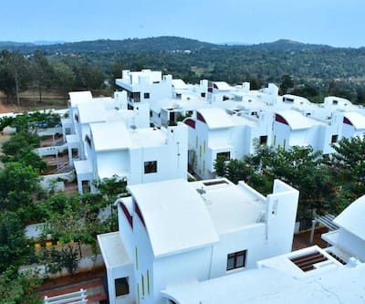 https://imgcld.yatra.com/ytimages/image/upload/t_hotel_yatra_city_desktop/v5307459610/Hotel/Yelagiri/00084199/gallery2_oZFfgE.jpg