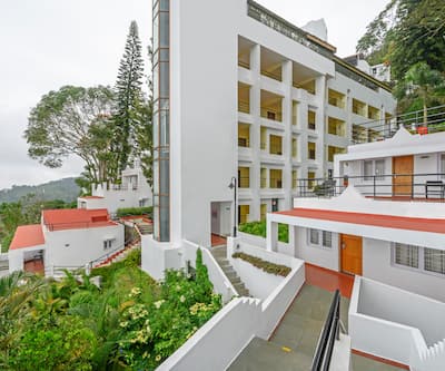 https://imgcld.yatra.com/ytimages/image/upload/t_hotel_yatra_city_desktop/v7103642618/Hotel/Yercaud/00002429/Exterior_Corridor_and_Walkways_WWmCgb.jpg