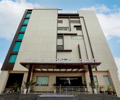 https://imgcld.yatra.com/ytimages/image/upload/t_hotel_yatra_city_desktop/v7418465128/Hotel/Dehradun/00196365/Exterior_Building_4n0twE.JPG