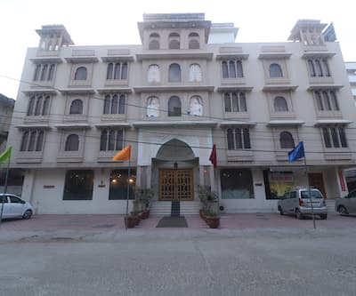 https://imgcld.yatra.com/ytimages/image/upload/t_hotel_yatra_city_desktop/v8026058304/Hotel/Jaipur/00195816/Facade_7__6WQ1hb.JPG