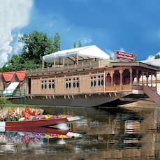 WelcomHeritage Gurkha Houseboats