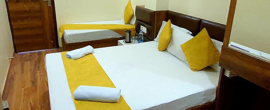 https://imgcld.yatra.com/ytimages/image/upload/t_hotel_yatra_details_desktop/v0082743247/Hotel/00188374/photos_fabexpress_56_amritsar_amritsar_Hotels_1618812690861_dkhFh9.jpg