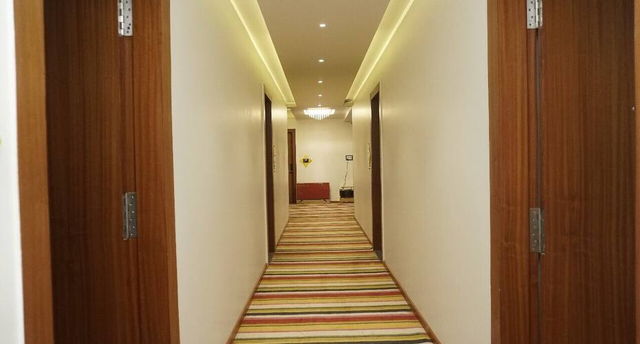 Cennet Hotel Allahabad, Allahabad 5