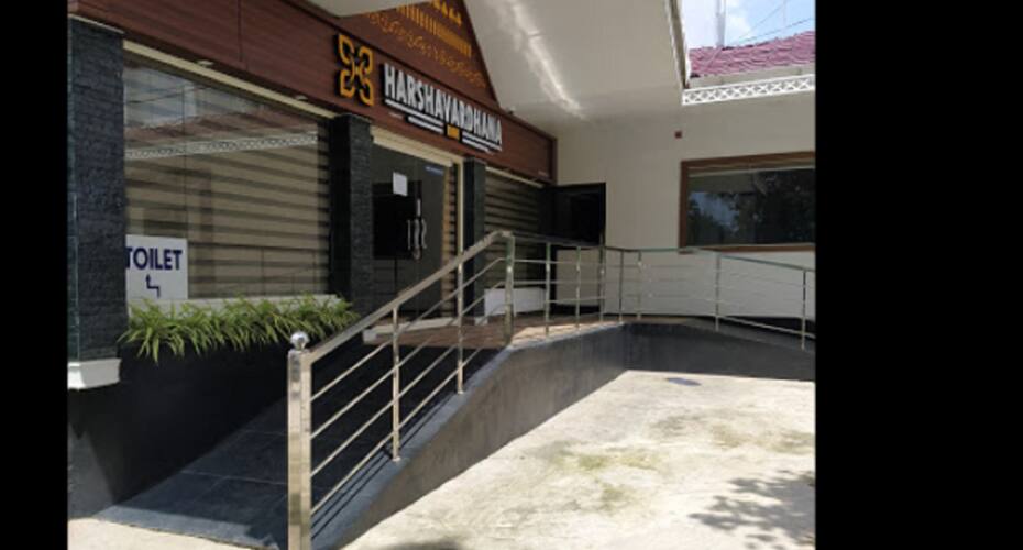 Harshavardhana Inn, Kochi 4