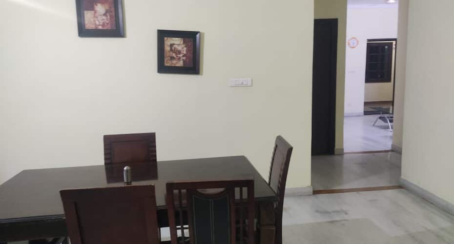 R GRAND COMFORT STAYS, Hyderabad 2