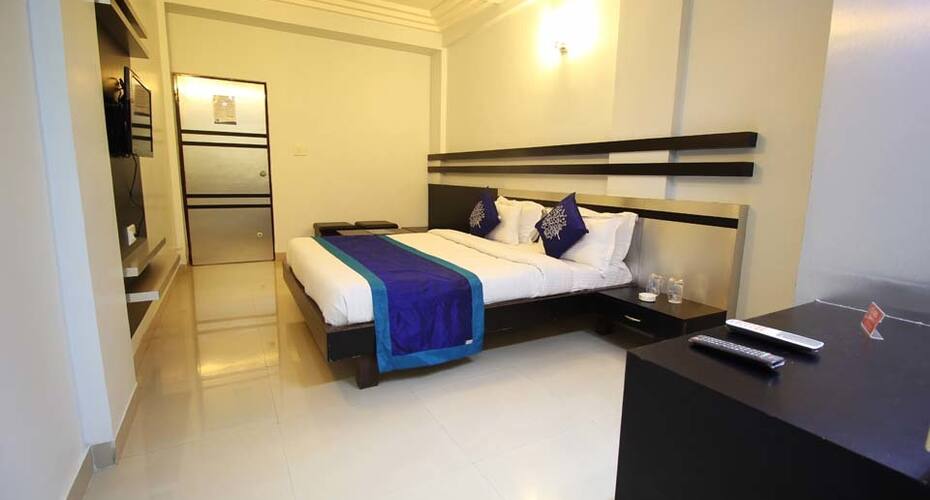 Skylon Hotel, Gandhinagar 4